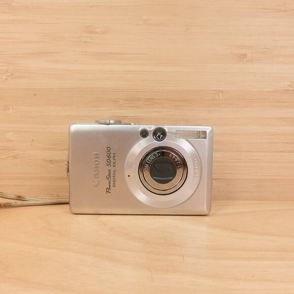 Canon PowerShot SD600 / Digital Elph / 6MP Compact Camera / Silver - Picture 3 of 11